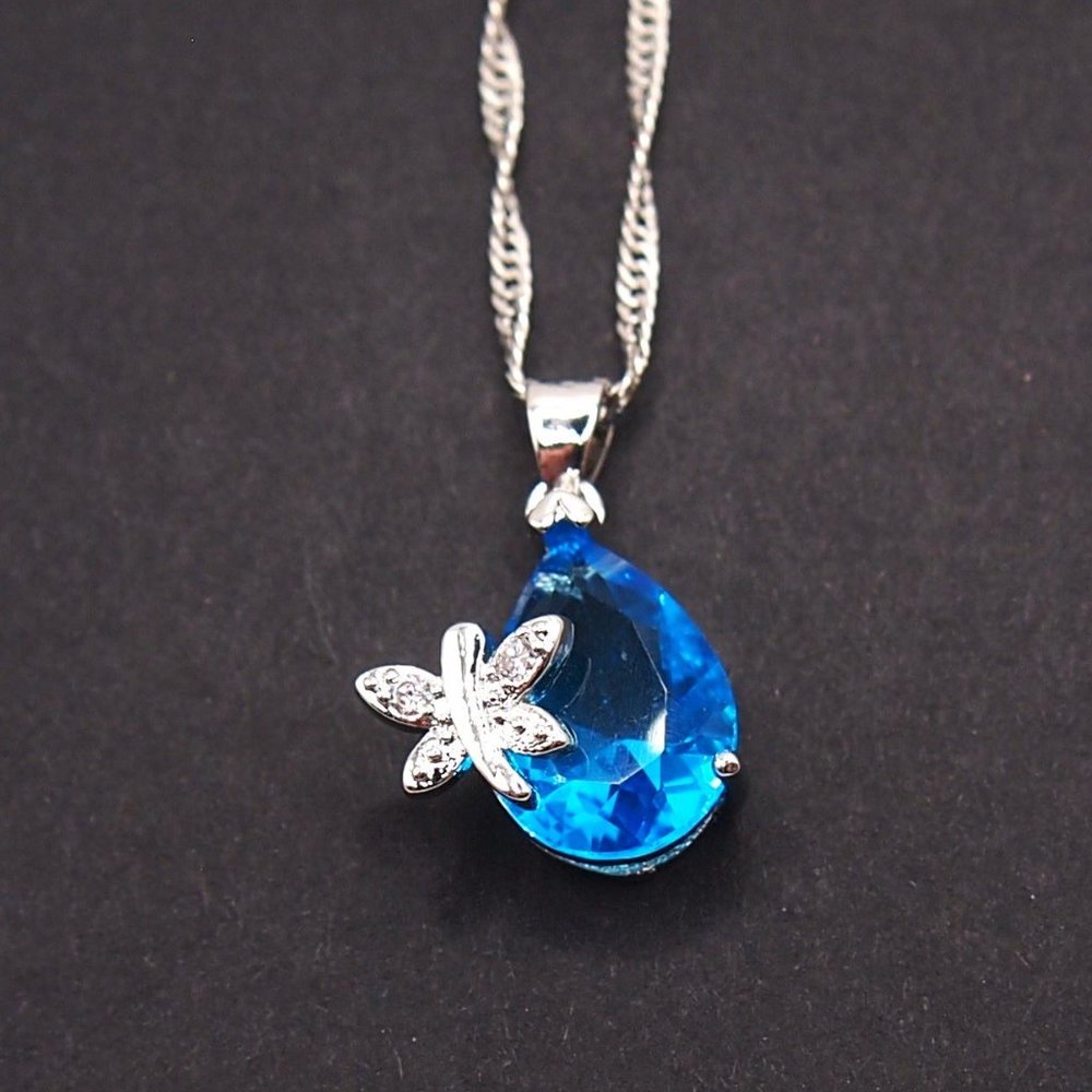 ⭐Bundle Sale⭐ 4Pc. Blue Water drop w/ Dragonfly Earrings and Necklace Set - Picture 4 of 7